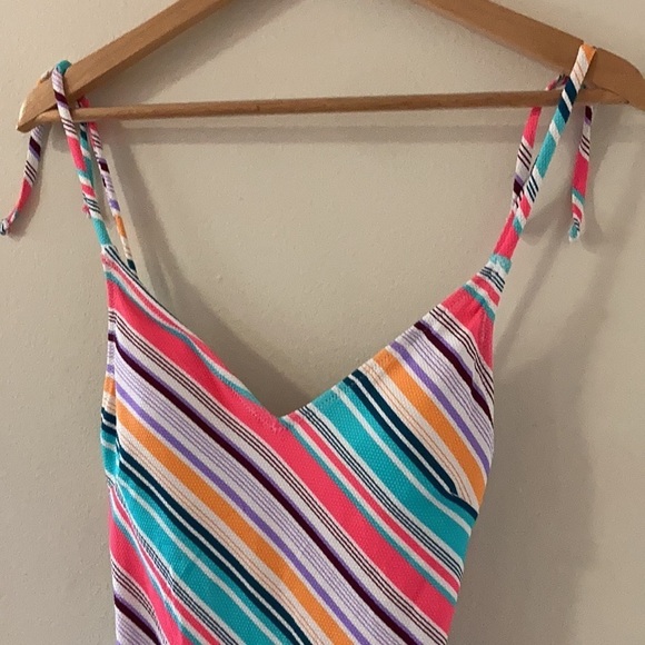 NWT Jessica Simpson Shoulder Tie Swimsuit - Picture 3 of 6